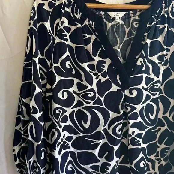 Crown & Ivy Women’s Blouse size Large - Picture 2 of 11